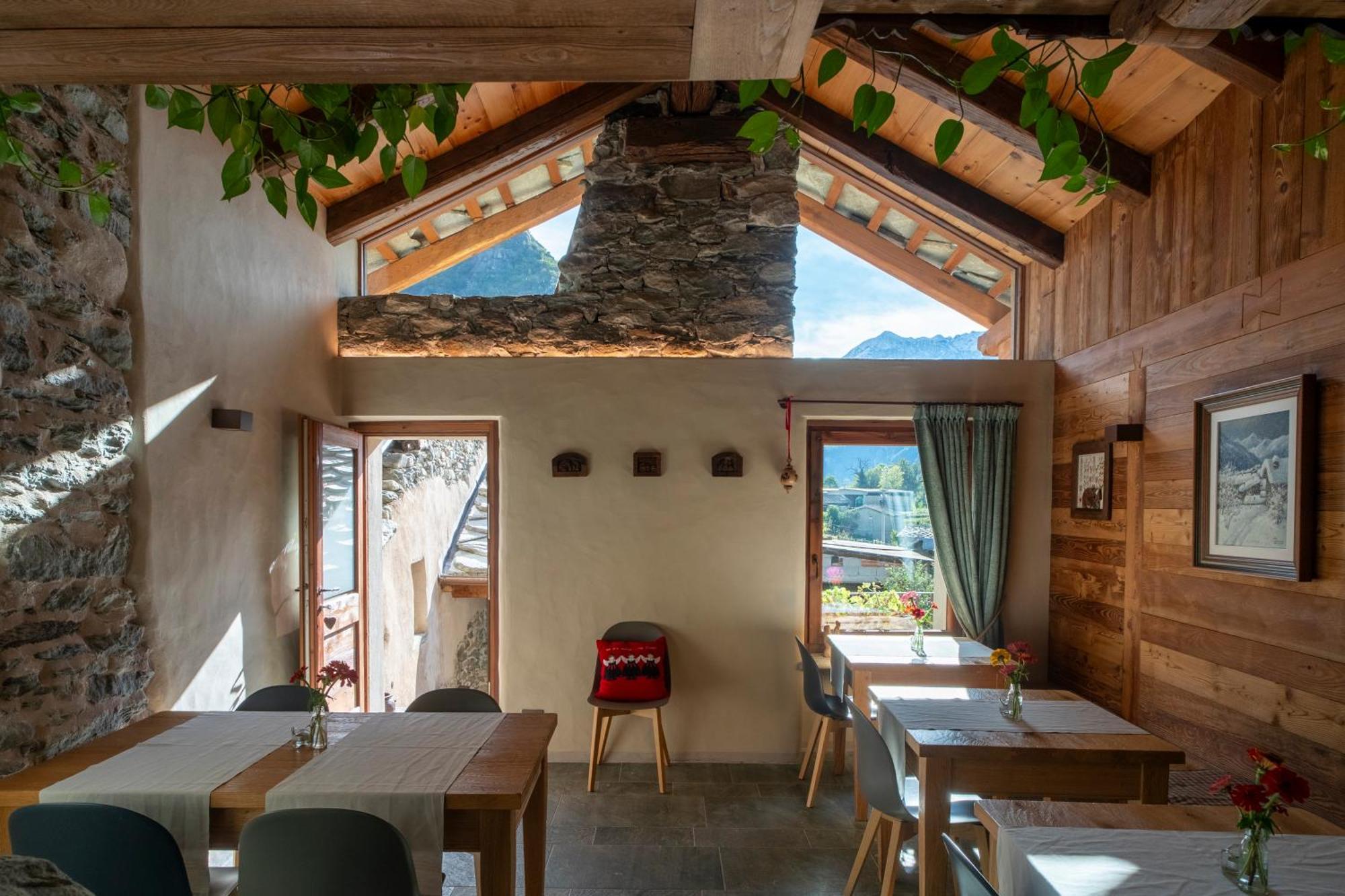 Au Coeur Du Village Chambres D'Hotes & Spa Arnad Luaran gambar
