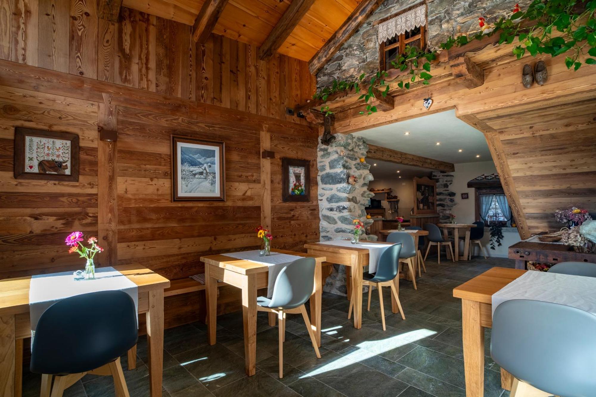 Au Coeur Du Village Chambres D'Hotes & Spa Arnad Luaran gambar
