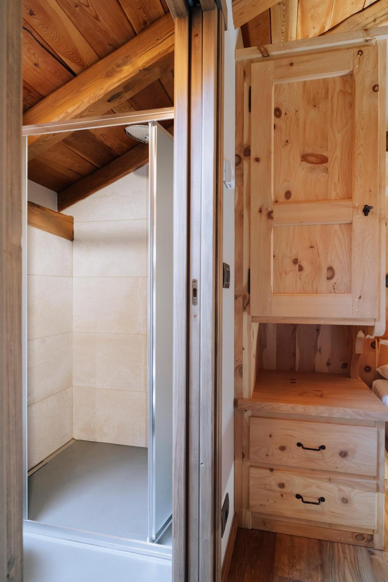 Au Coeur Du Village Chambres D'Hotes & Spa Arnad Luaran gambar