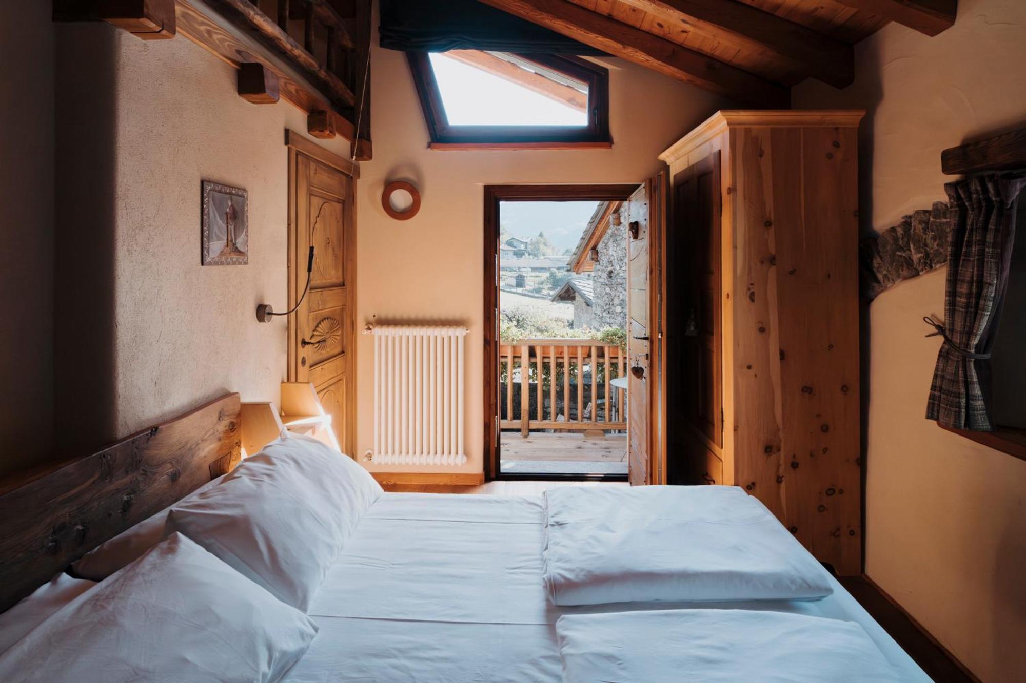 Au Coeur Du Village Chambres D'Hotes & Spa Arnad Luaran gambar