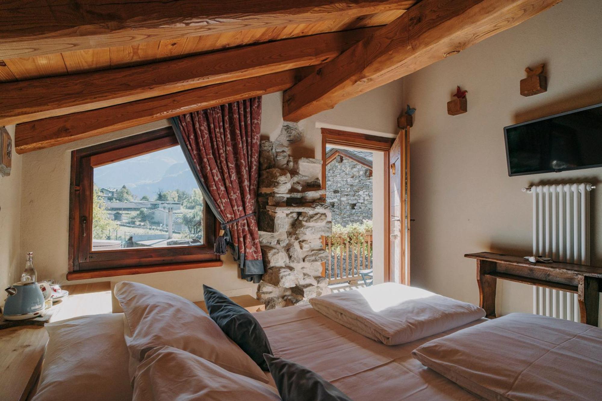 Au Coeur Du Village Chambres D'Hotes & Spa Arnad Luaran gambar