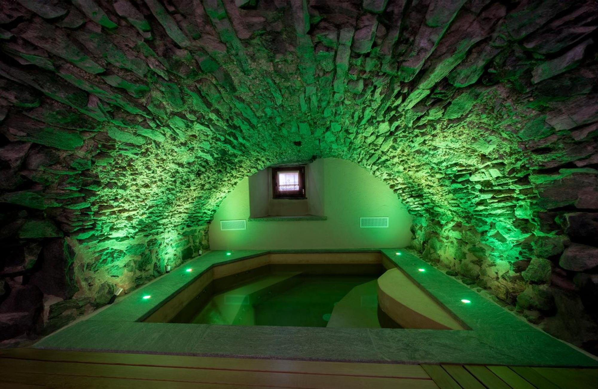 Au Coeur Du Village Chambres D'Hotes & Spa Arnad Luaran gambar