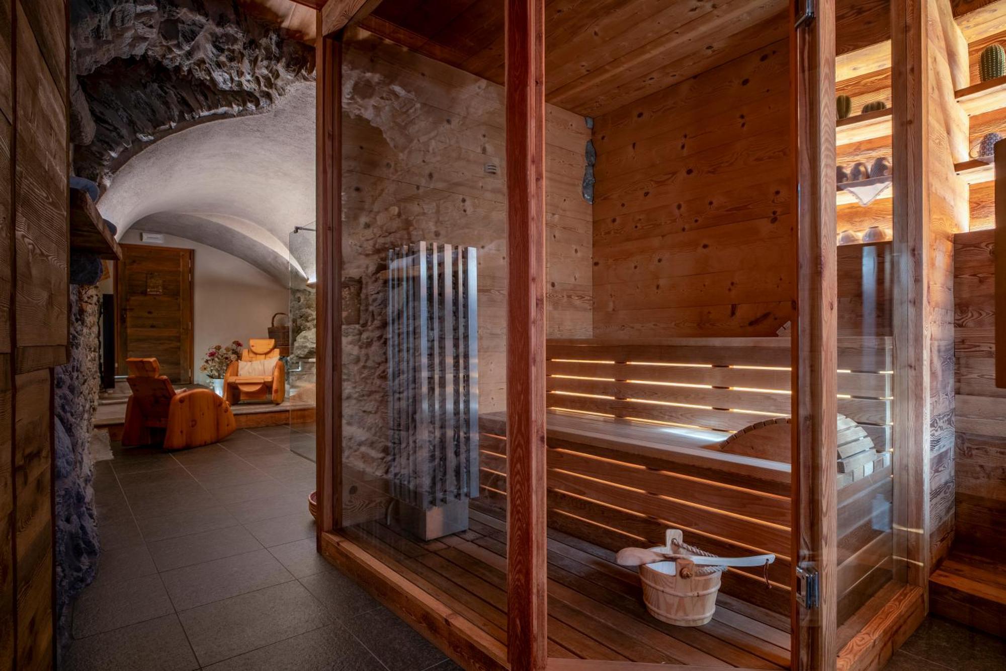 Au Coeur Du Village Chambres D'Hotes & Spa Arnad Luaran gambar