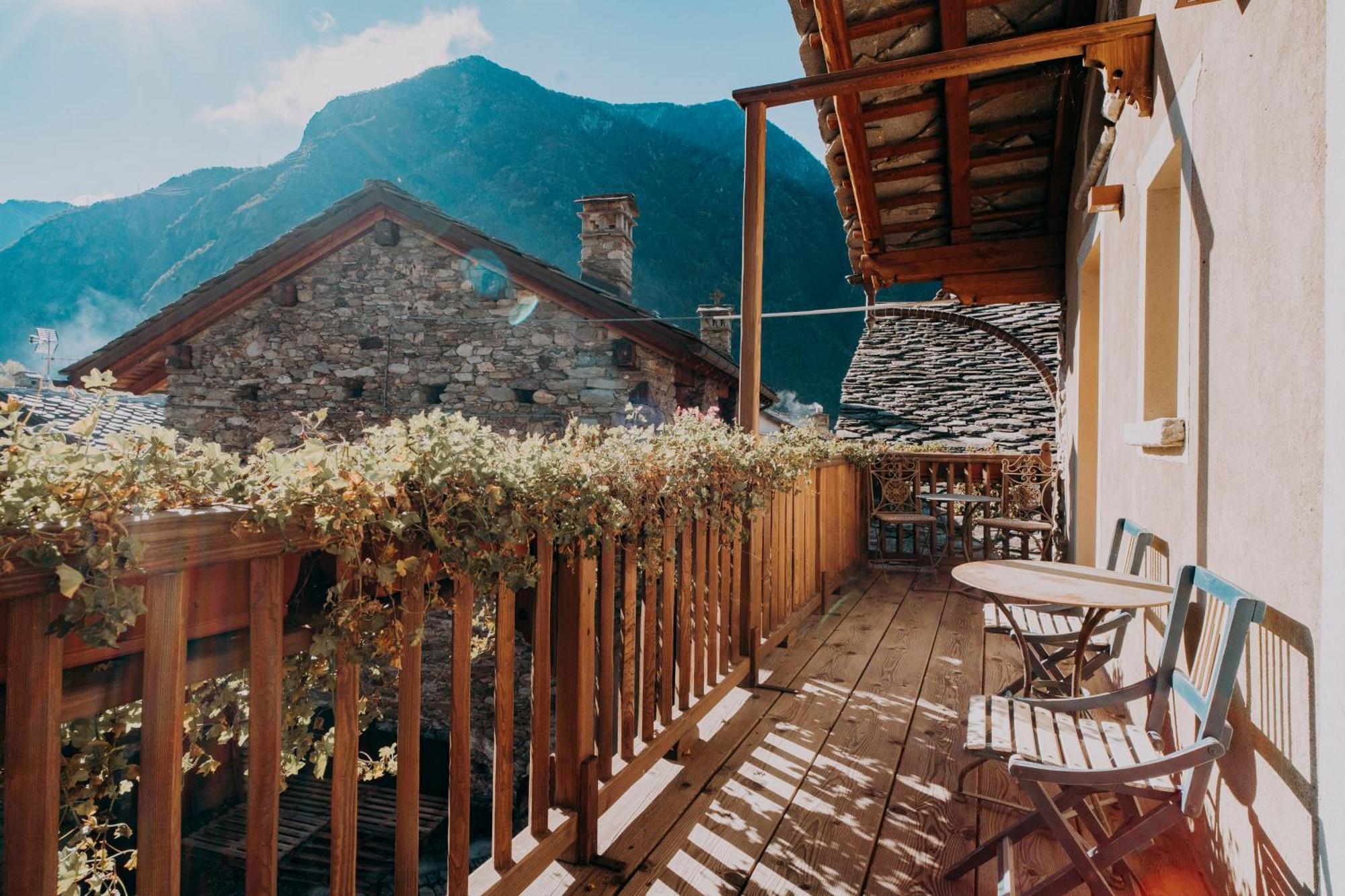 Au Coeur Du Village Chambres D'Hotes & Spa Arnad Luaran gambar