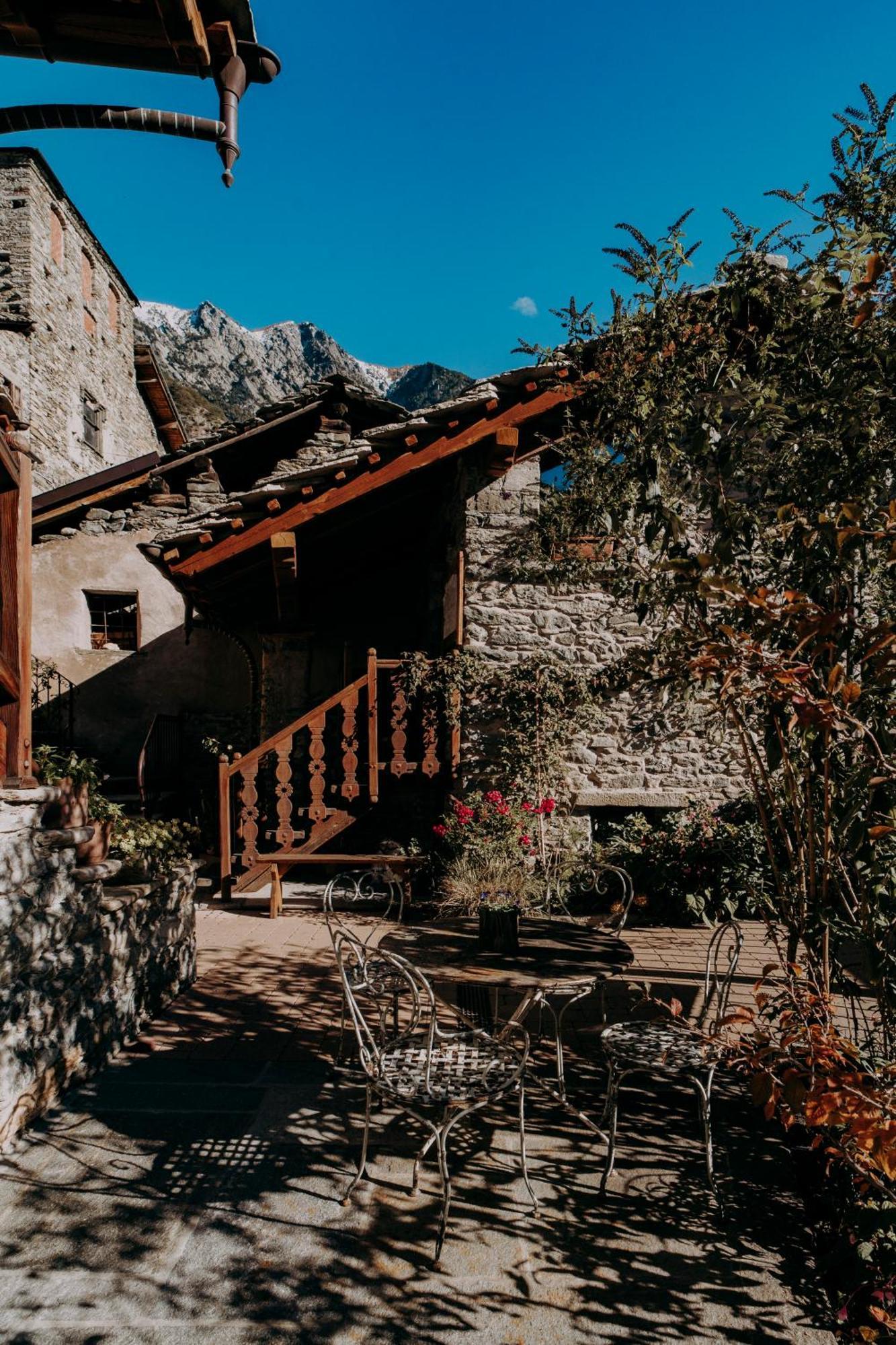 Au Coeur Du Village Chambres D'Hotes & Spa Arnad Luaran gambar