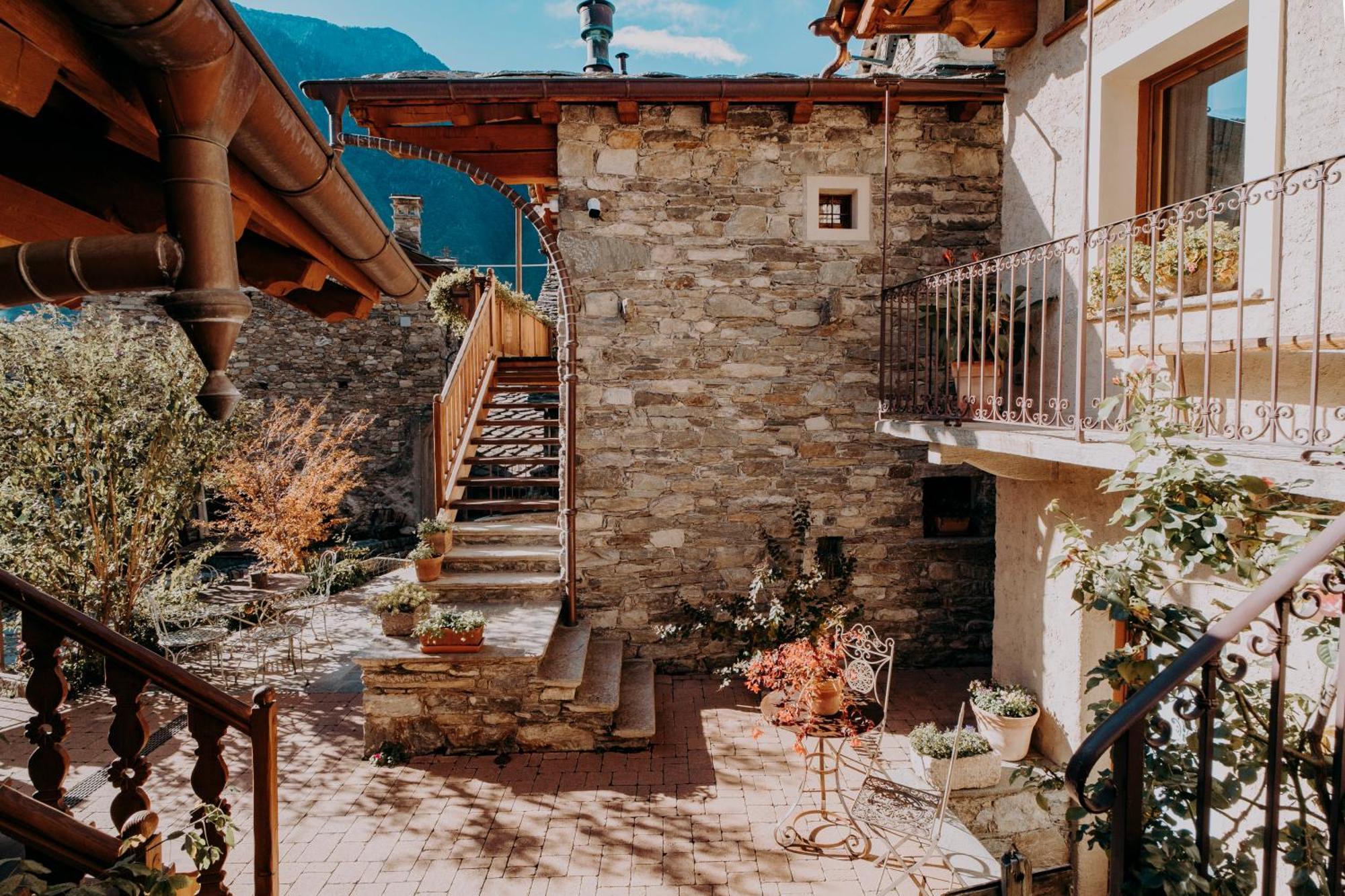 Au Coeur Du Village Chambres D'Hotes & Spa Arnad Luaran gambar