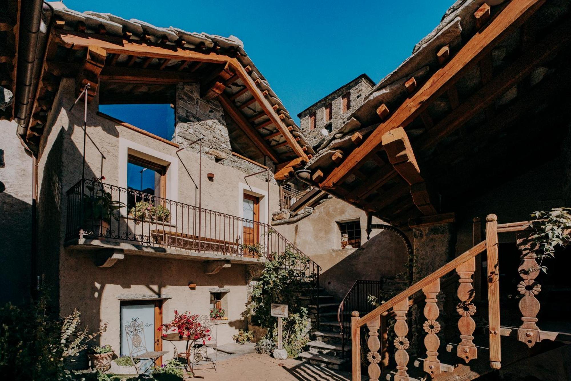 Au Coeur Du Village Chambres D'Hotes & Spa Arnad Luaran gambar