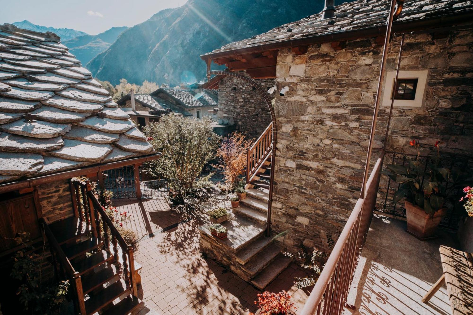 Au Coeur Du Village Chambres D'Hotes & Spa Arnad Luaran gambar